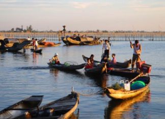 La lagune Chuon avec les vrais pêcheurs Hue du Centre Vietnam la lagune chuon hue