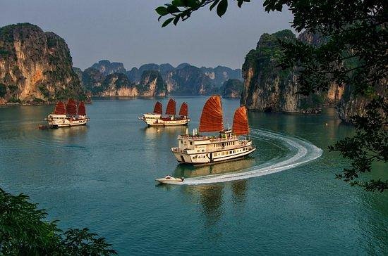 Baie Halong maritime – Le Joyau Émeraude du Vietnam