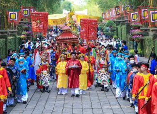 Fêtes traditionnelles au Vietnam / Fêtes religieuses et pratiques spirituelles au Vietnam Fêtes traditionnelles au Vietnam 3