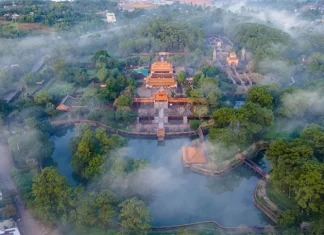 Empereur Tu Duc des Nguyen et son mausolée à Hue du Vietnam Empereur Tu Duc