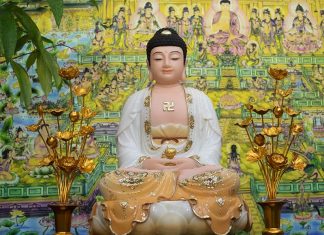 Svastika dans le bouddhisme / la croix gammée du bouddhisme Svastika dans le bouddhisme 1