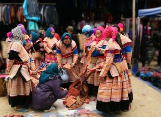 Marché de Bac Ha / Un kaléidoscope de cultures montagnardes au Nord du Vietnam Marché de Bac Ha