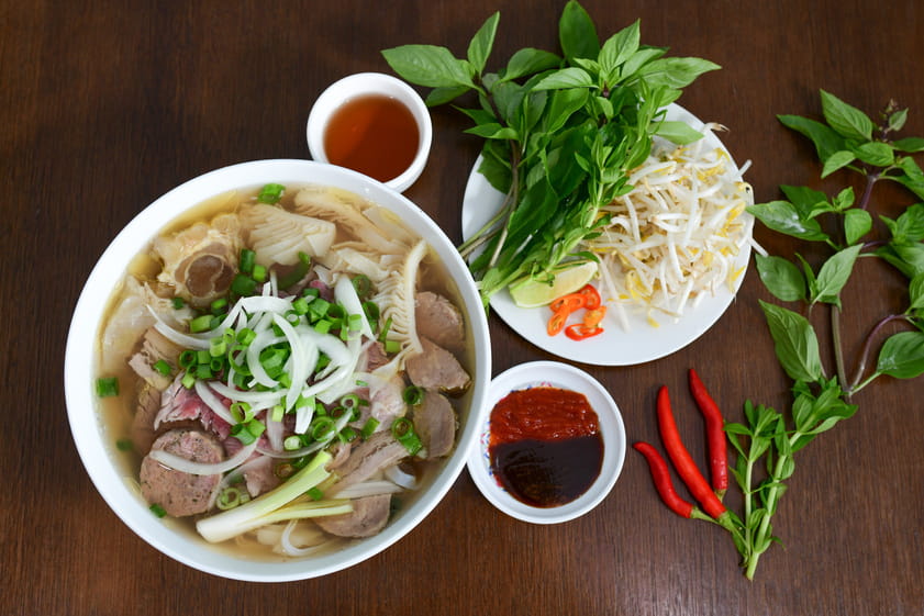 manger du Pho au Vietnam
