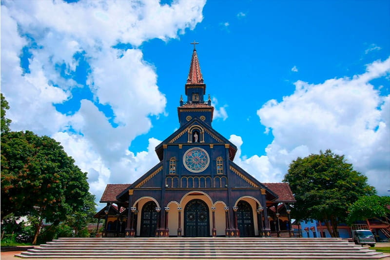 Église en bois de Kon Tum : chef-d’œuvre architectural des hauts plateaux du Vietnam