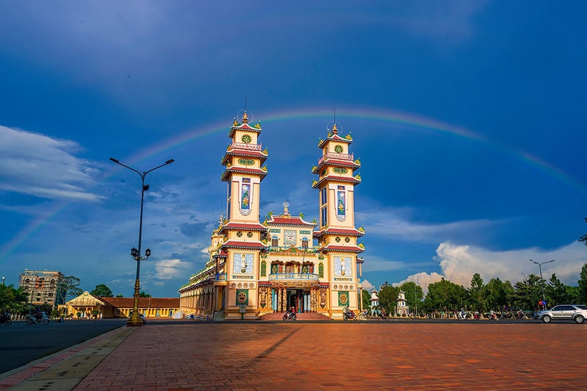 Temple Cao Dai Tay Ninh au Vietnam / Un sanctuaire unique du Caodaïsme