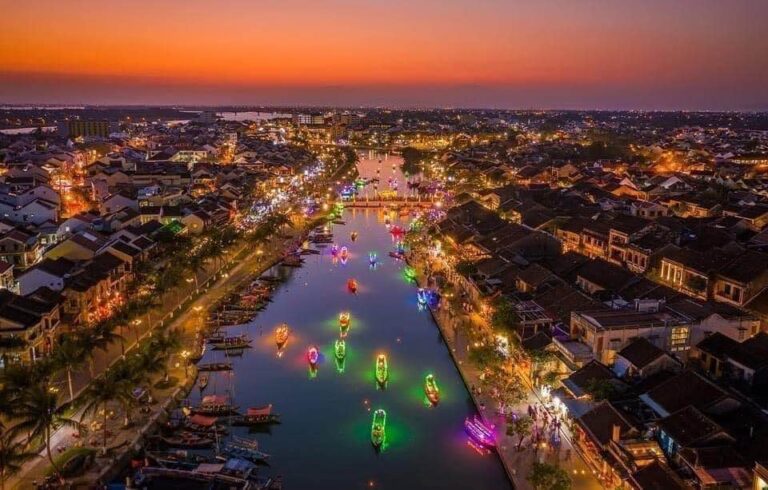 La vie nocturne et illuminée de Hoi An