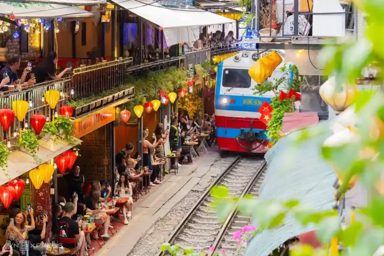 Vietnam 15 Jours : Train de nuit ou avion entre Hanoï et Hué ? Quel transport choisir ?