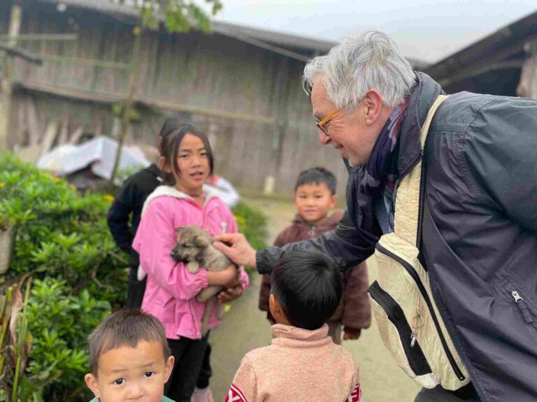 Un geste simple et chaleureux qui favorise les échanges culturels et contribue, à sa petite échelle, à soutenir la scolarité des enfants vietnamiens.