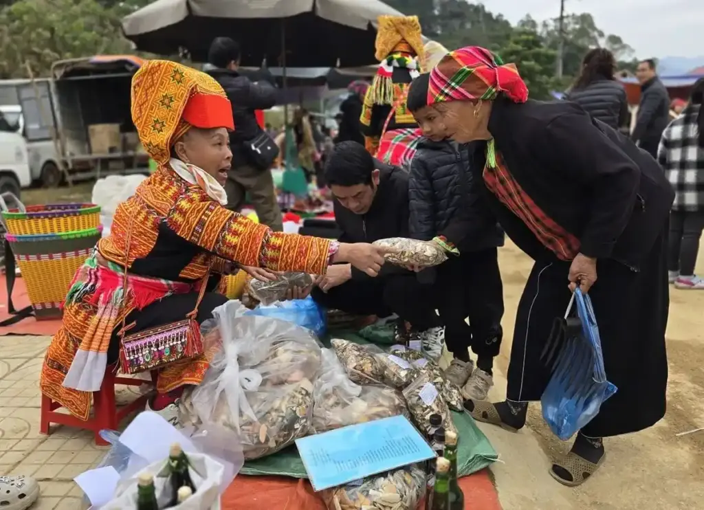 Marché ethnique au Nord Vietnam
